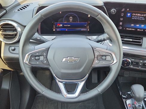Used 2025 Chevrolet Trax ACTIV w/ Driver Confidence Package FWD image 18