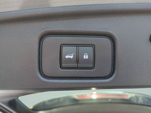 Certified 2024 Nissan Pathfinder SV w/ SV Premium Package FWD image 18