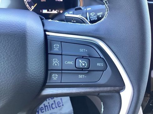New 2025 Jeep Grand Cherokee L Limited w/ Black Appearance Package AWD/4WD image 35