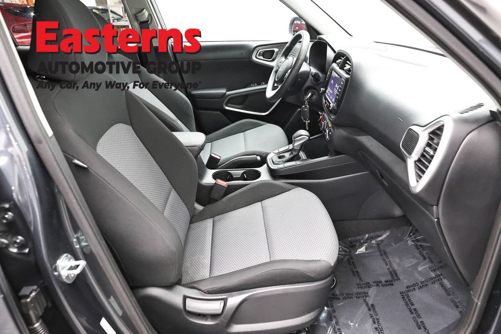 Used 2023 Kia Soul LX w/ LX Technology Package FWD image 24