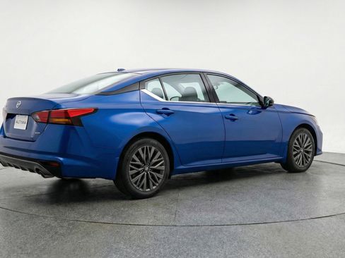 Used 2025 Nissan Altima 2.5 SV image 9