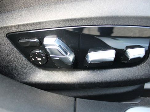 Used 2019 BMW 750i w/ M Sport Package image 55