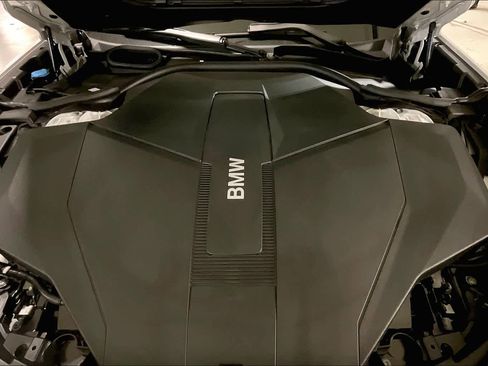 Used 2025 BMW i7 eDrive50 image 17