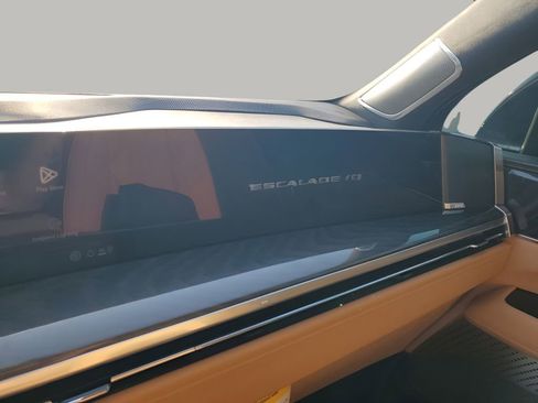 New 2026 Cadillac Escalade IQ Sport 2 w/ LPO, ONYX Package AWD/4WD image 44