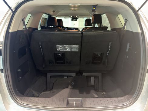 Used 2023 Kia Carnival LX FWD image 20