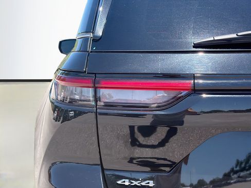 Used 2022 Jeep Grand Cherokee Summit AWD/4WD image 10