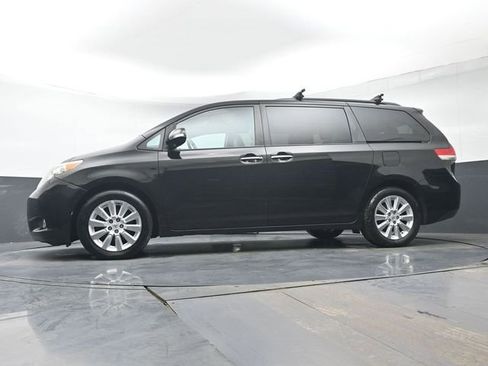 Used 2013 Toyota Sienna Limited w/ Premium Pkg image 25