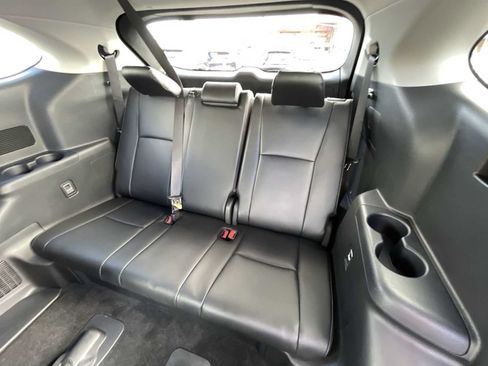 Used 2024 Toyota Highlander Platinum AWD/4WD image 25