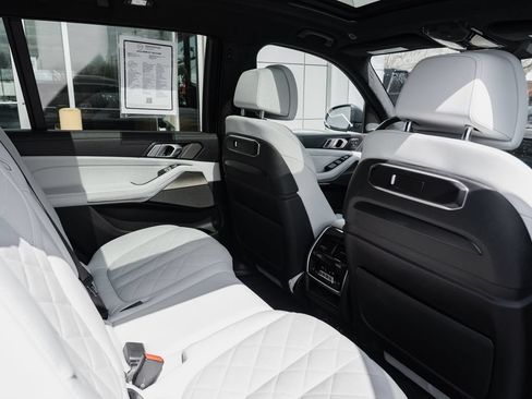 Used 2023 BMW X7 xDrive40i w/ Executive Package AWD/4WD image 27
