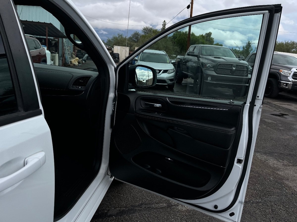 Used 2018 Dodge Grand Caravan SE FWD image 34