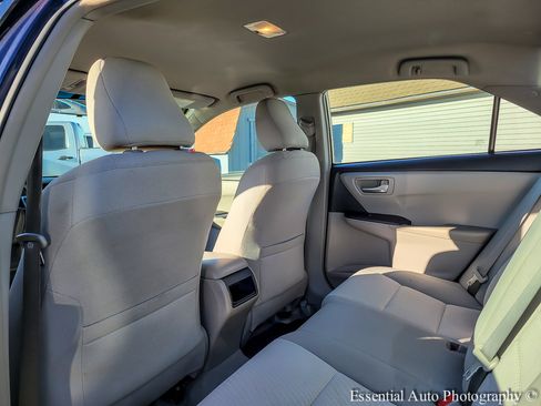 Used 2016 Toyota Camry LE FWD image 10