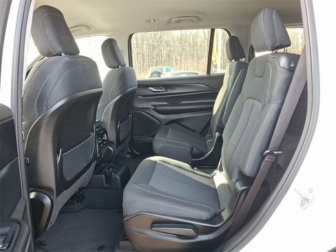 Used 2024 Jeep Grand Cherokee L Laredo image 10