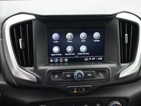 Used 2024 GMC Terrain SLE image 18