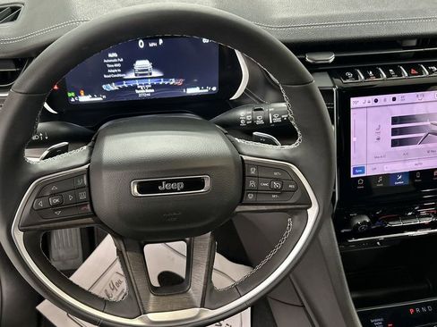 New 2025 Jeep Grand Cherokee Limited w/ Black Appearance Package AWD/4WD image 10