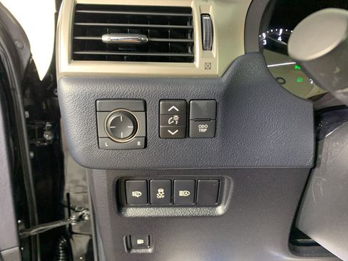 Used 2020 Lexus GX 460 Premium w/ Premium Package AWD/4WD image 17