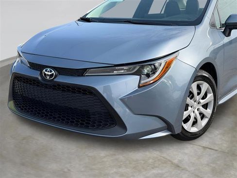 Used 2022 Toyota Corolla LE FWD image 4