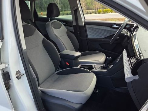 Used 2022 Volkswagen Taos S image 17