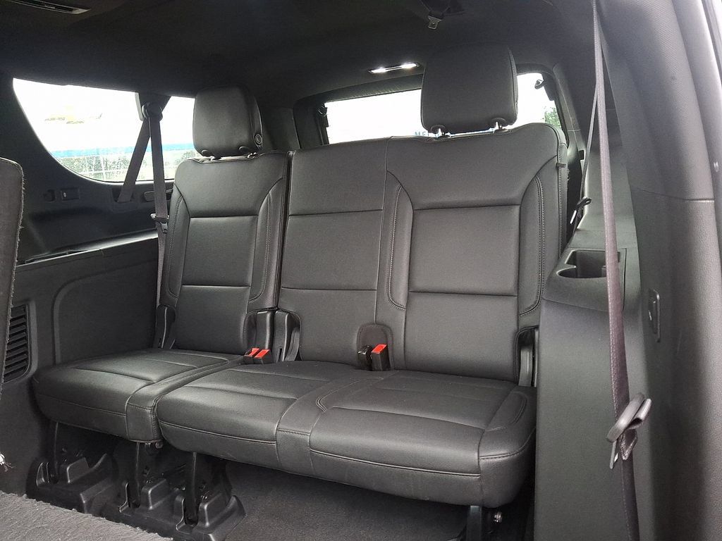 Used 2022 Chevrolet Suburban LT w/ LT Signature Plus Package AWD/4WD image 12