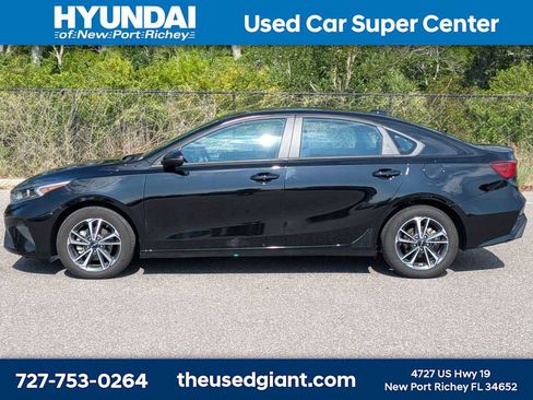 Used 2024 Kia Forte LXS w/ LXS Technology Package FWD image 2