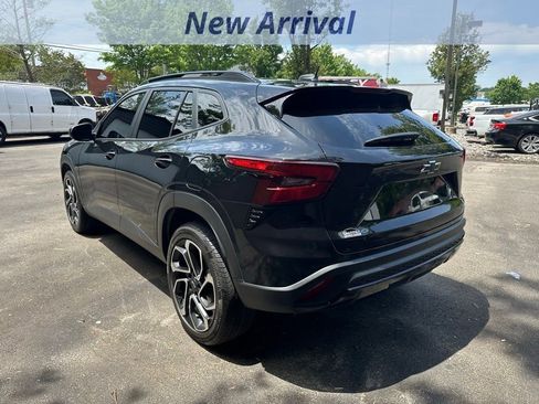Used 2025 Chevrolet Trax RS w/ Sunroof Package FWD image 9