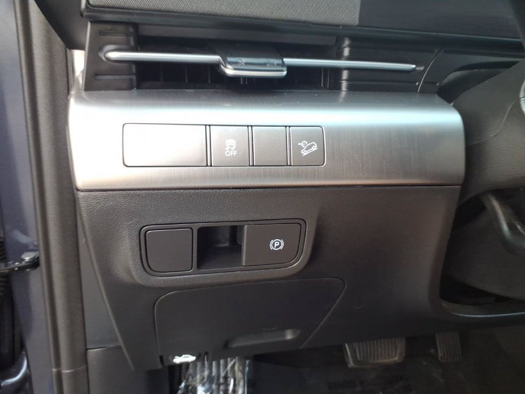 Used 2025 Hyundai Kona SEL FWD image 18