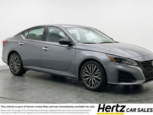 Used 2025 Nissan Altima 2.5 SV FWD image 1