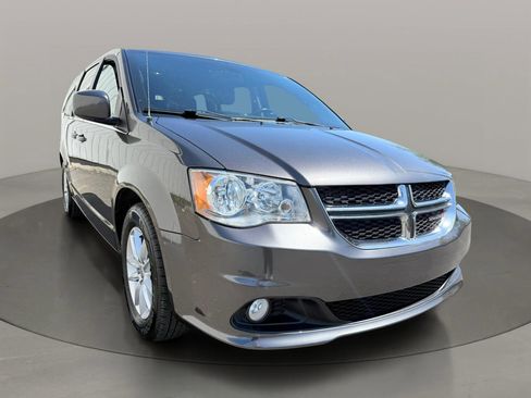 Used 2019 Dodge Grand Caravan SXT FWD image 9