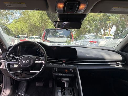 Used 2025 Hyundai Elantra SEL FWD image 34