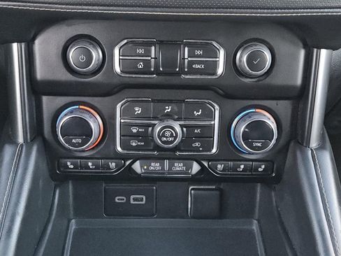 Used 2023 Chevrolet Suburban Premier image 15