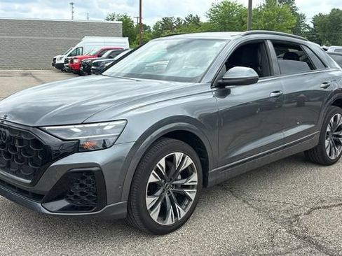 Used 2024 Audi Q8 Premium Plus AWD/4WD image 2