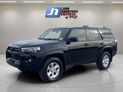 Used 2022 Toyota 4Runner SR5 image 1