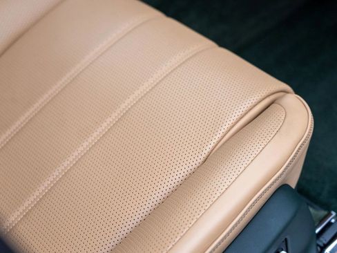Used 2021 Bentley Bentayga AWD/4WD image 52