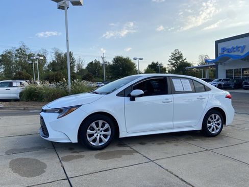 Used 2023 Toyota Corolla LE FWD image 6