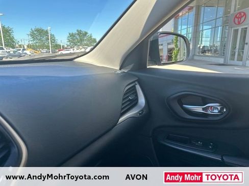 Used 2016 Jeep Cherokee Latitude w/ Comfort/Convenience Group AWD/4WD image 26
