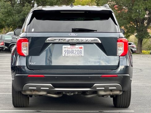 Used 2022 Ford Explorer XLT w/ Equipment Group 202A image 6