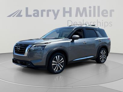 Used 2022 Nissan Pathfinder Platinum w/ Cargo Package