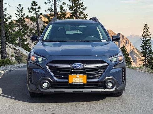 Used 2025 Subaru Crosstrek 2.0i Premium AWD/4WD image 2