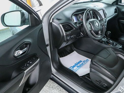 Used 2021 Jeep Cherokee Latitude Lux w/ Comfort/Convenience Group AWD/4WD image 3