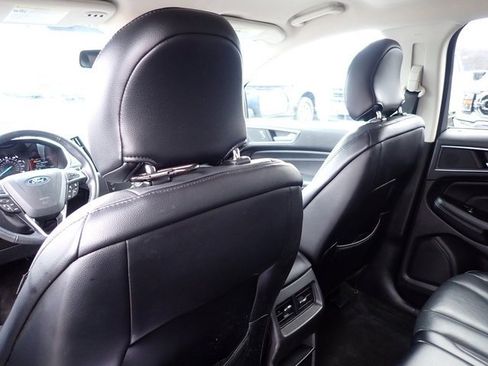 Used 2018 Ford Edge Titanium image 17
