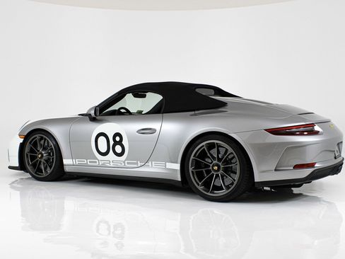 Used 2019 Porsche 911 Speedster RWD image 7