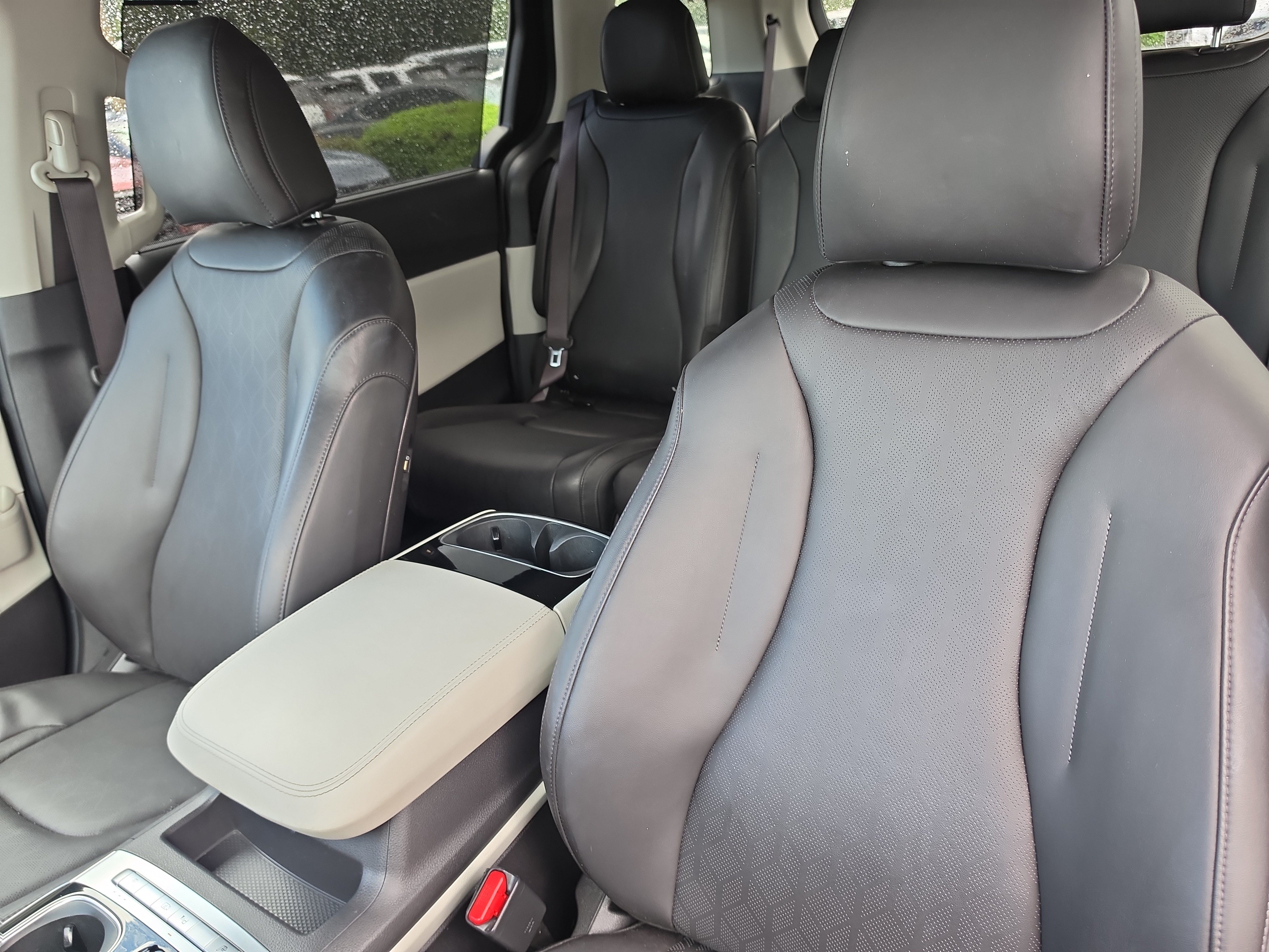 Certified 2024 Kia Carnival EX FWD image 23
