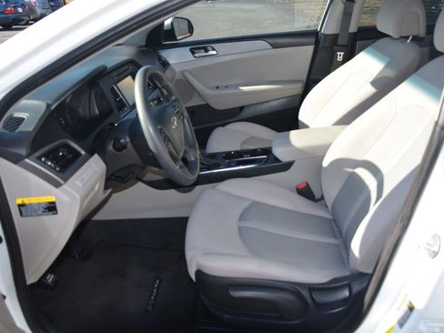 Used 2017 Hyundai Sonata SE image 7