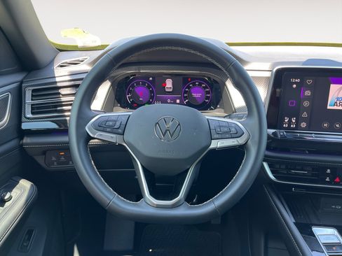 Used 2025 Volkswagen Atlas Cross Sport SEL AWD/4WD image 12