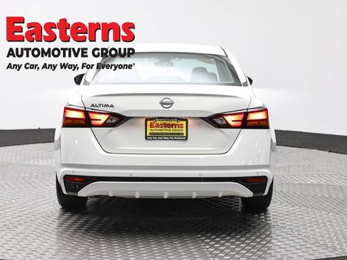Used 2025 Nissan Altima 2.5 SV FWD image 6