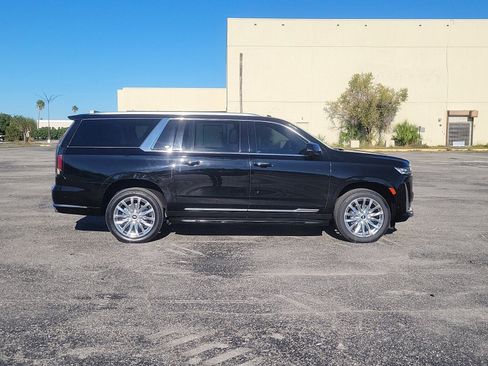 Used 2022 Cadillac Escalade ESV Premium Luxury image 5
