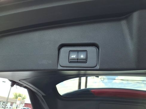Used 2025 Nissan Rogue SV AWD/4WD image 15