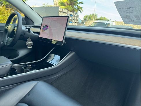 Used 2021 Tesla Model Y Long Range AWD/4WD image 17