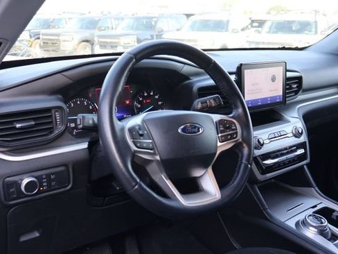 Used 2022 Ford Explorer XLT AWD/4WD image 10