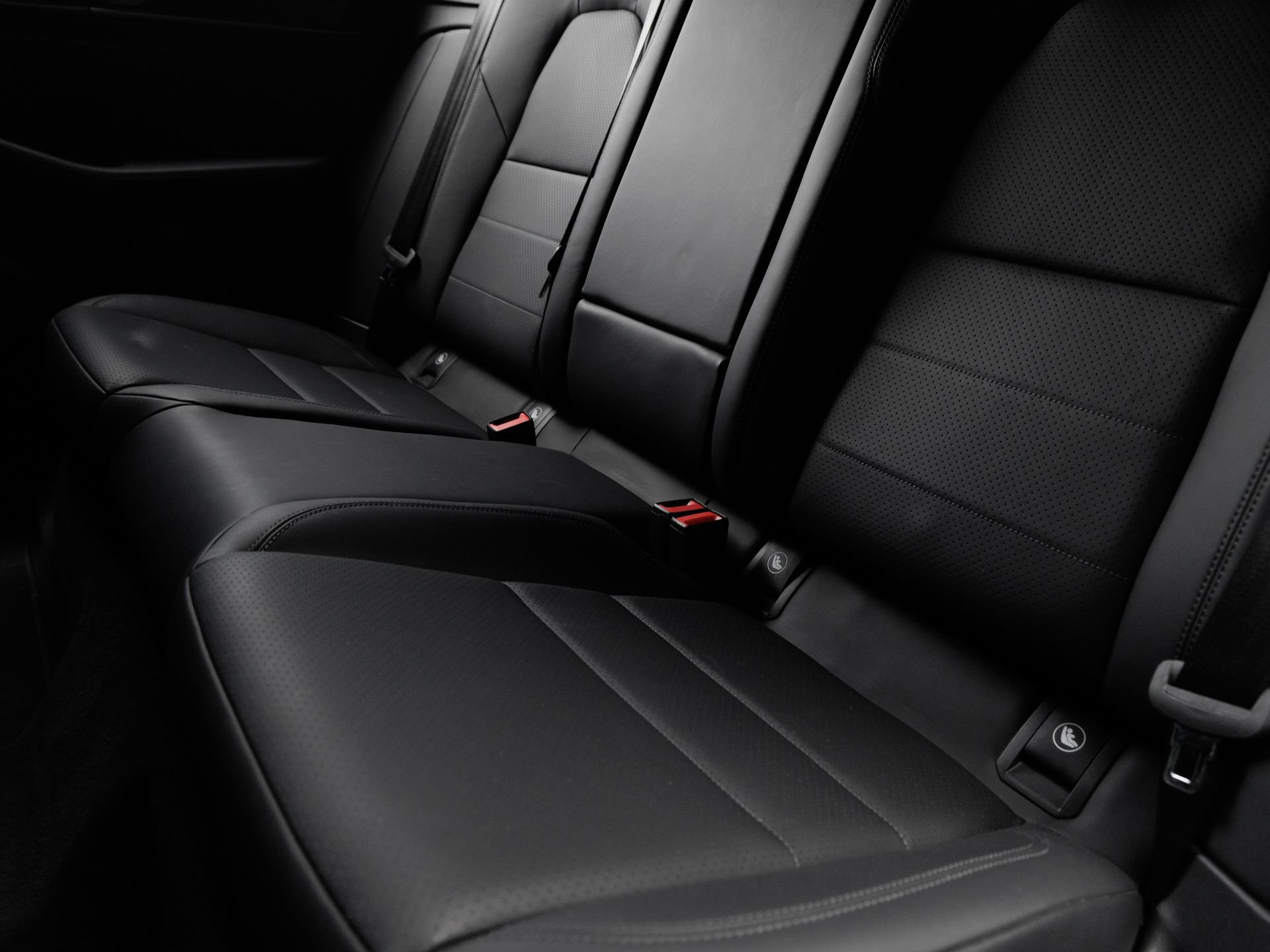 Certified 2025 Porsche Macan Electric RWD image 25