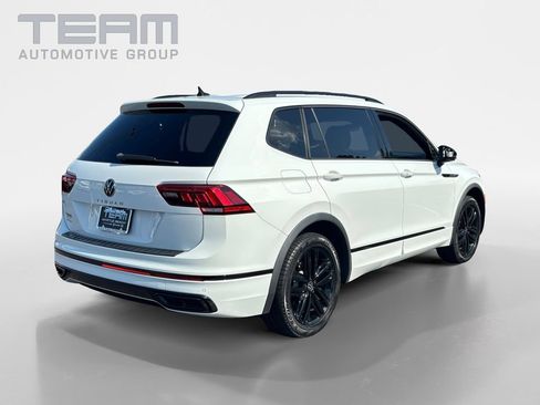 Used 2022 Volkswagen Tiguan SE R-Line FWD image 7